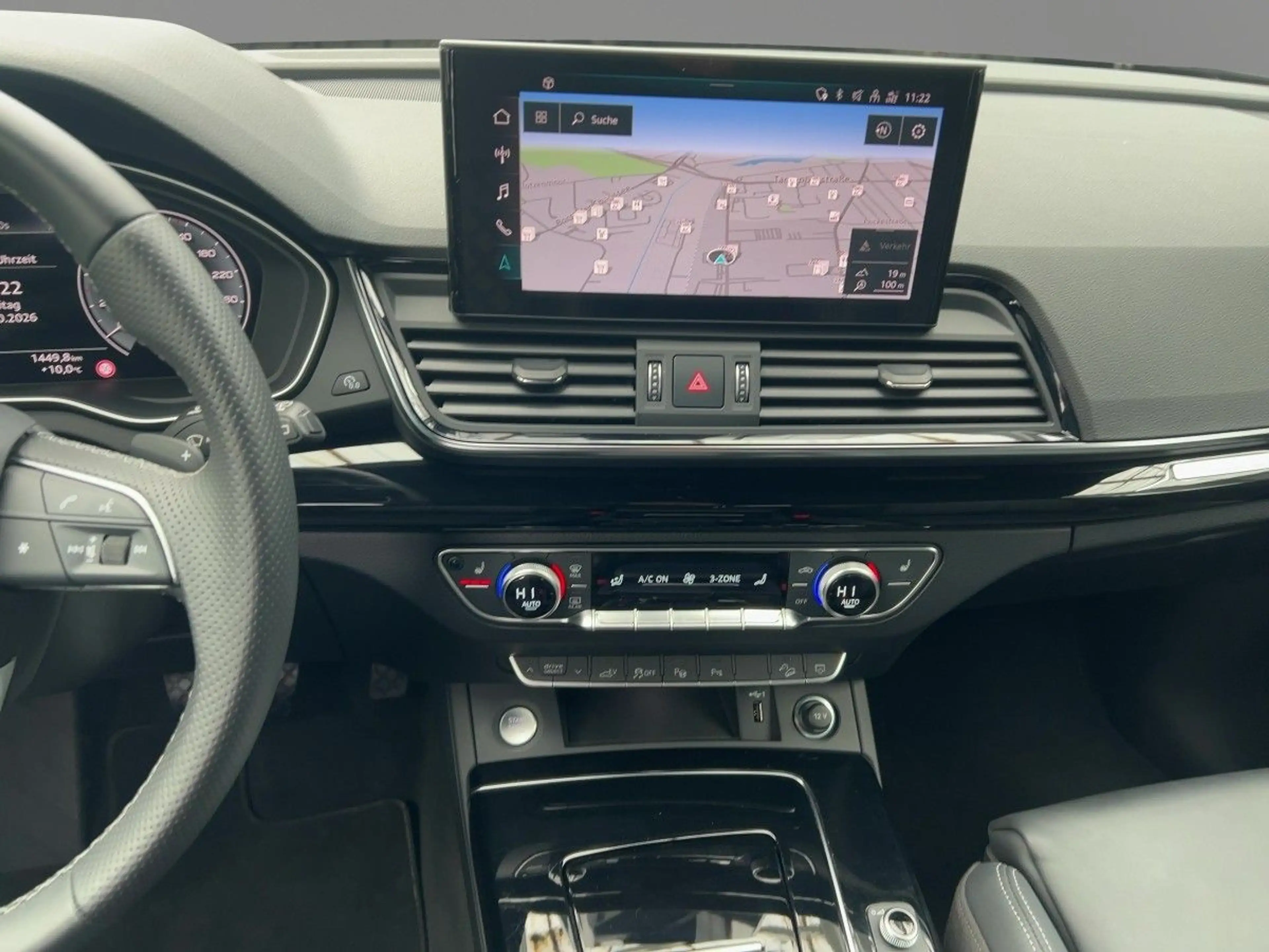 Audi Q5 50 TFSI e S line quattro S tronic — photo 12