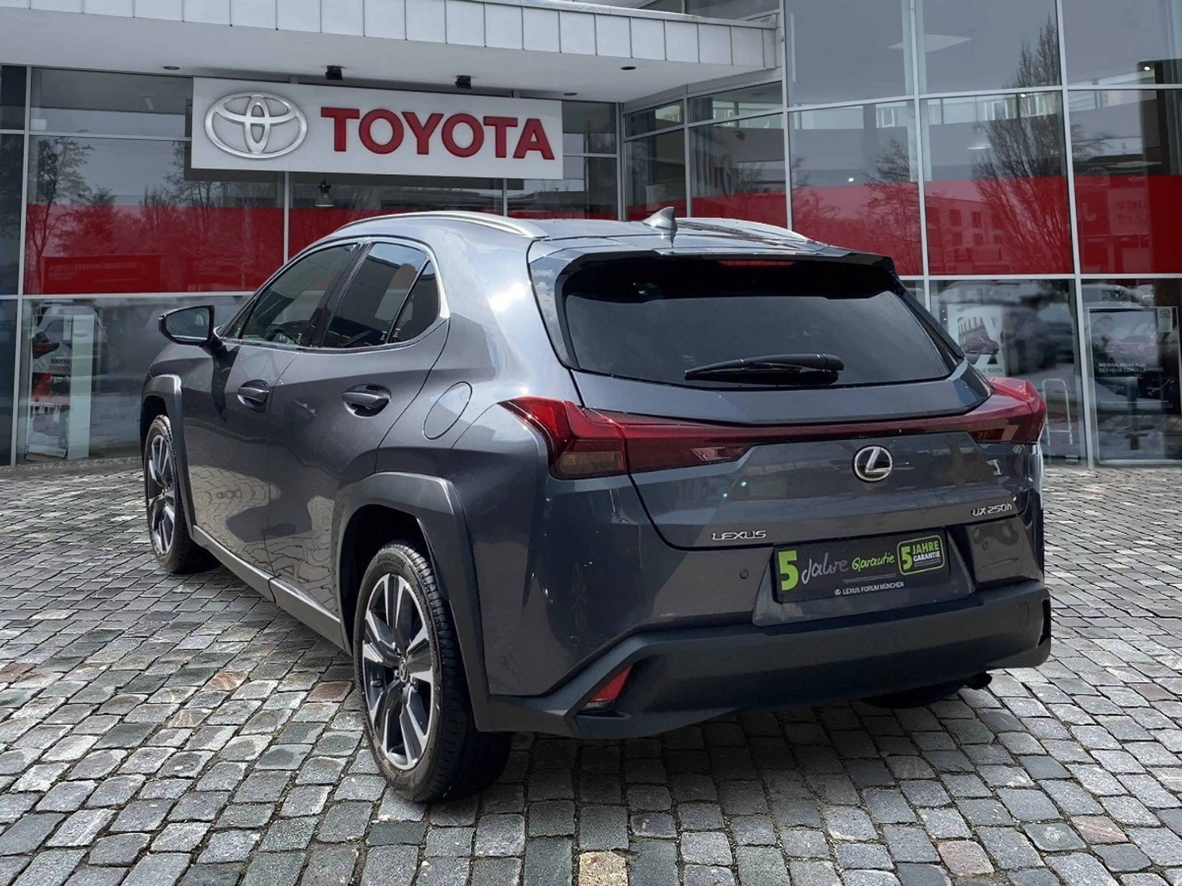 Lexus UX 250h UX 250 h Style Edition zuverlässiger Crossover — photo 4
