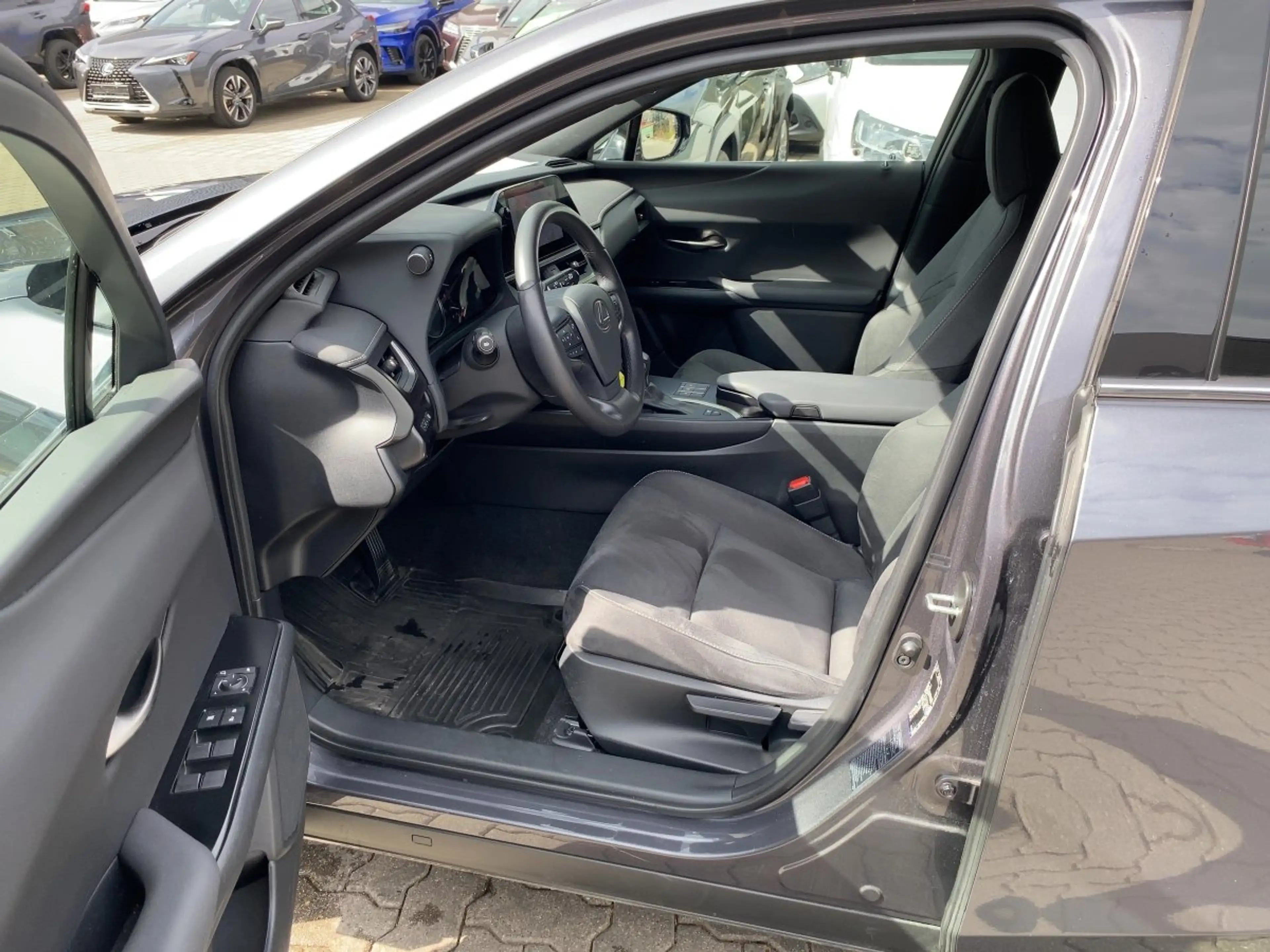 Lexus UX 250h UX 250 h Style Edition zuverlässiger Crossover — photo 11