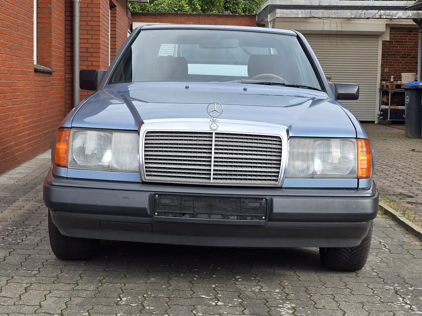 Mercedes-Benz E 300 Bleu - 2