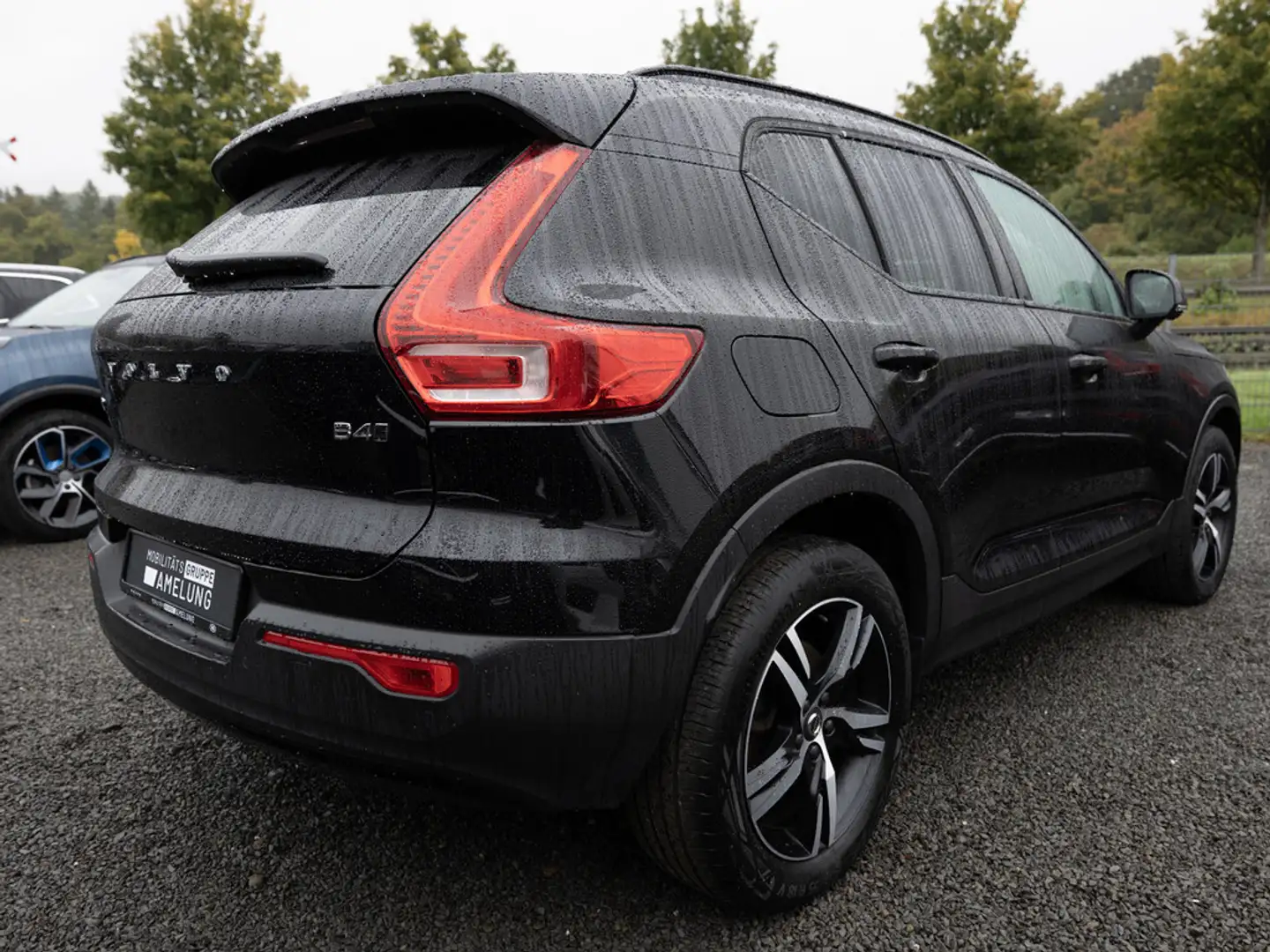 Volvo XC40 2.0 R Design AWD aus Erstbesitz NAVI LED Schwarz - 2