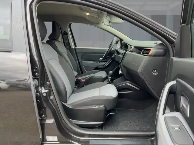Dacia Duster view 8