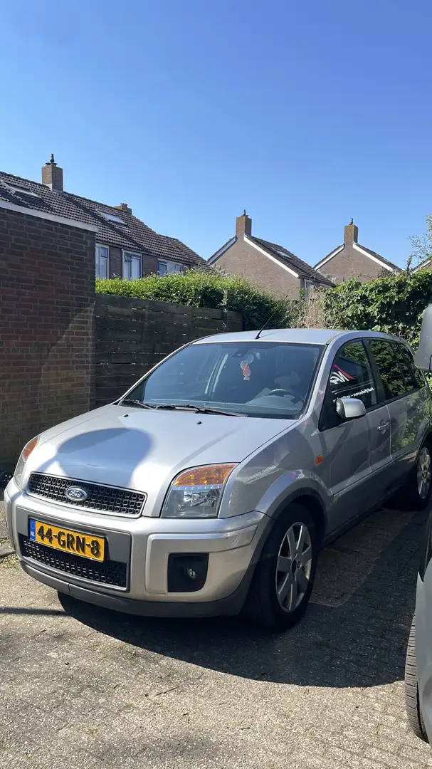 Ford Fusion 1.6-16V Futura Grijs - 1