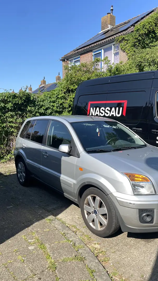 Ford Fusion 1.6-16V Futura Grijs - 2