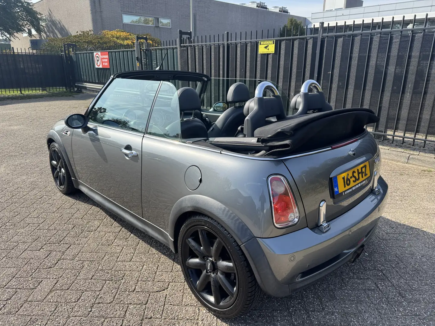 MINI Cooper S Cabrio Mini 1.6 Chili Leer/Stoelverw/Clima/Xenon Grijs - 2
