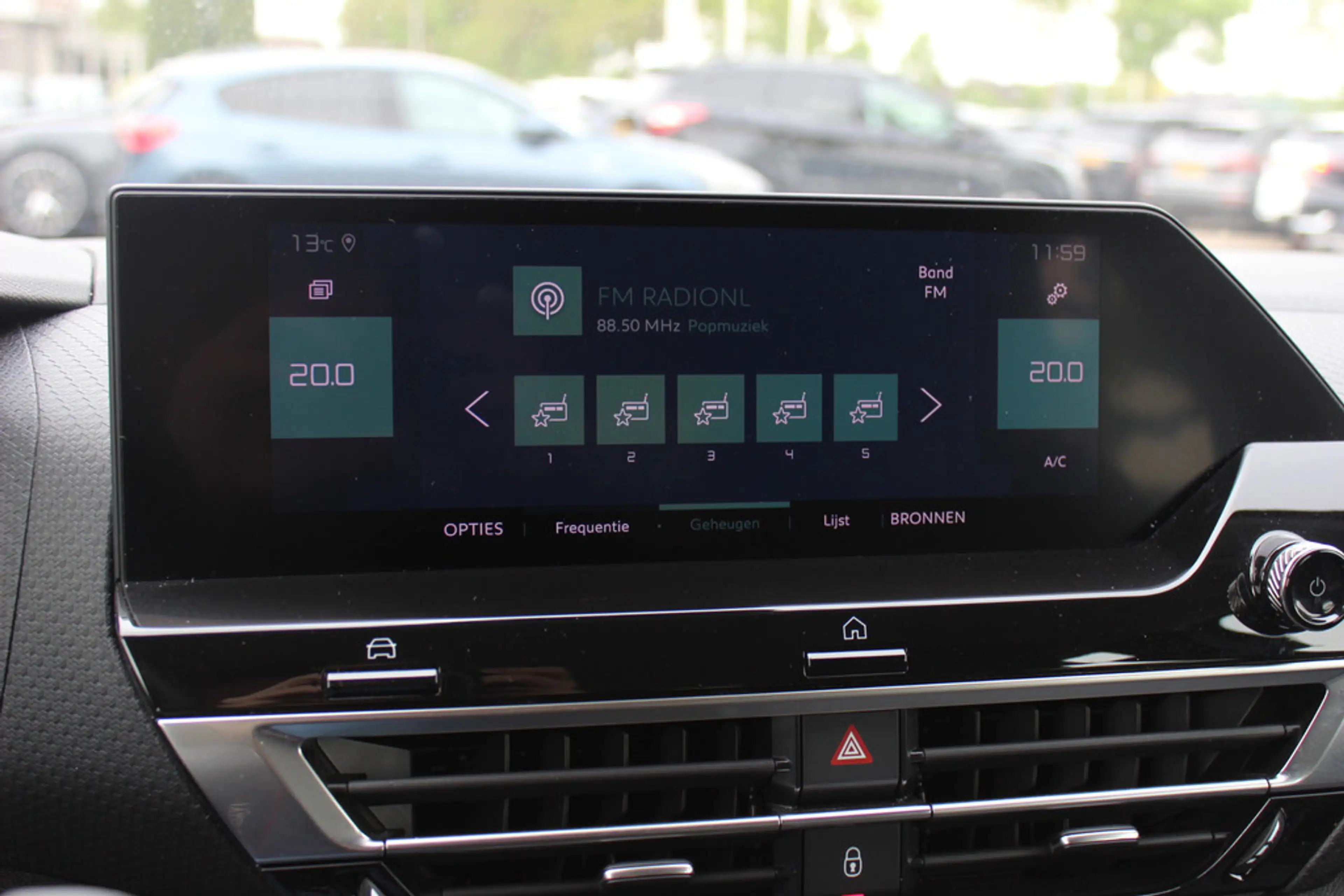Citroen E-C4 Electric Feel 50 kWh / Camera / Head-up / Keyless / CarPlay — photo 24