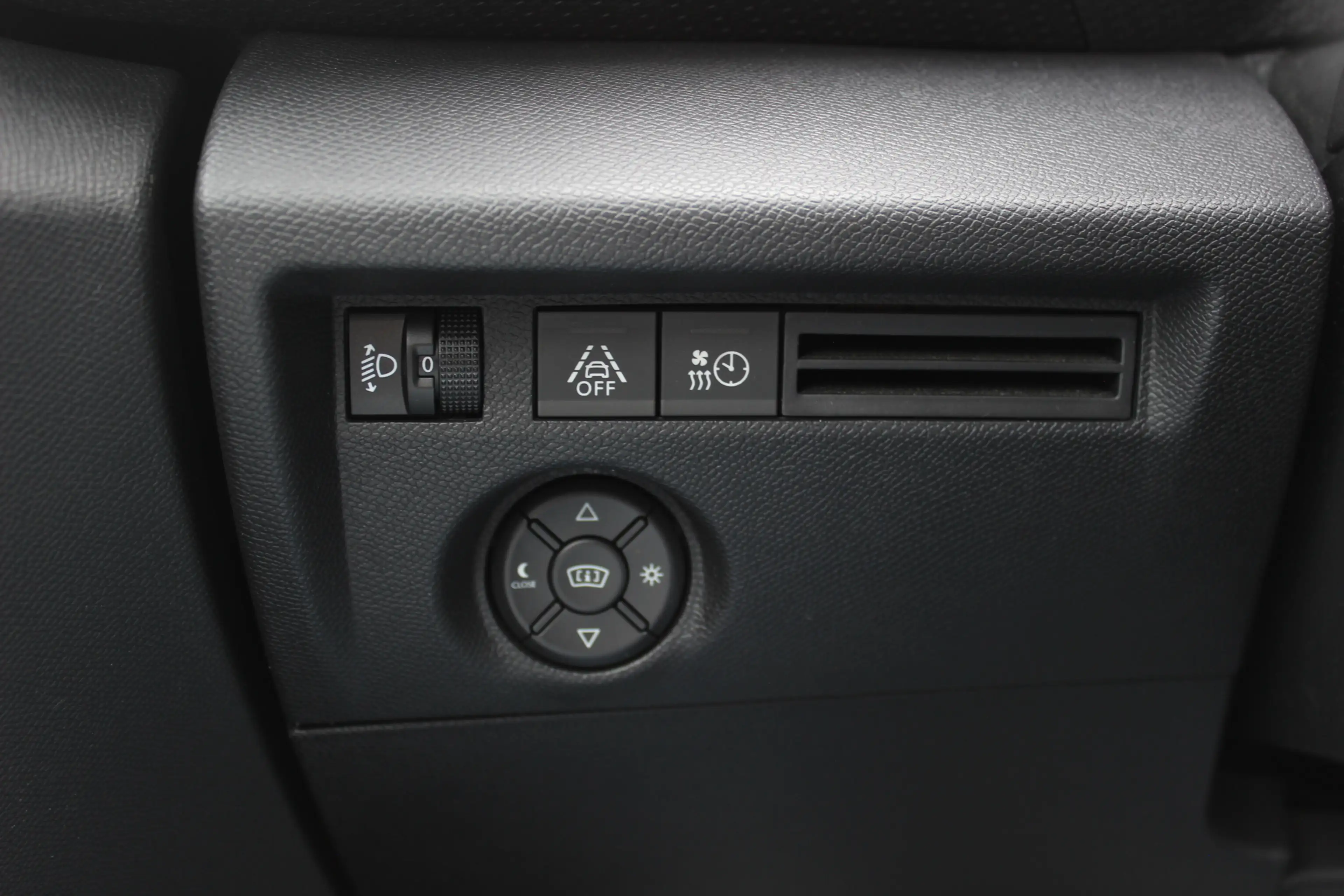 Citroen E-C4 Electric Feel 50 kWh / Camera / Head-up / Keyless / CarPlay — photo 32