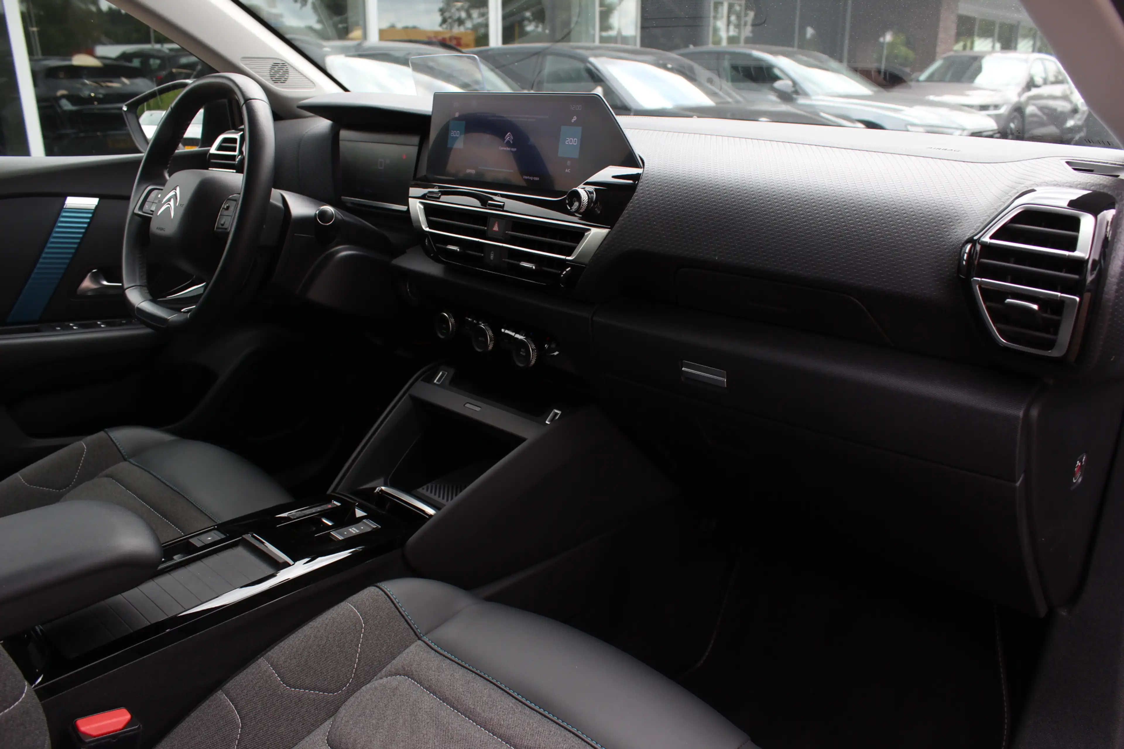 Citroen E-C4 Electric Feel 50 kWh / Camera / Head-up / Keyless / CarPlay — photo 14