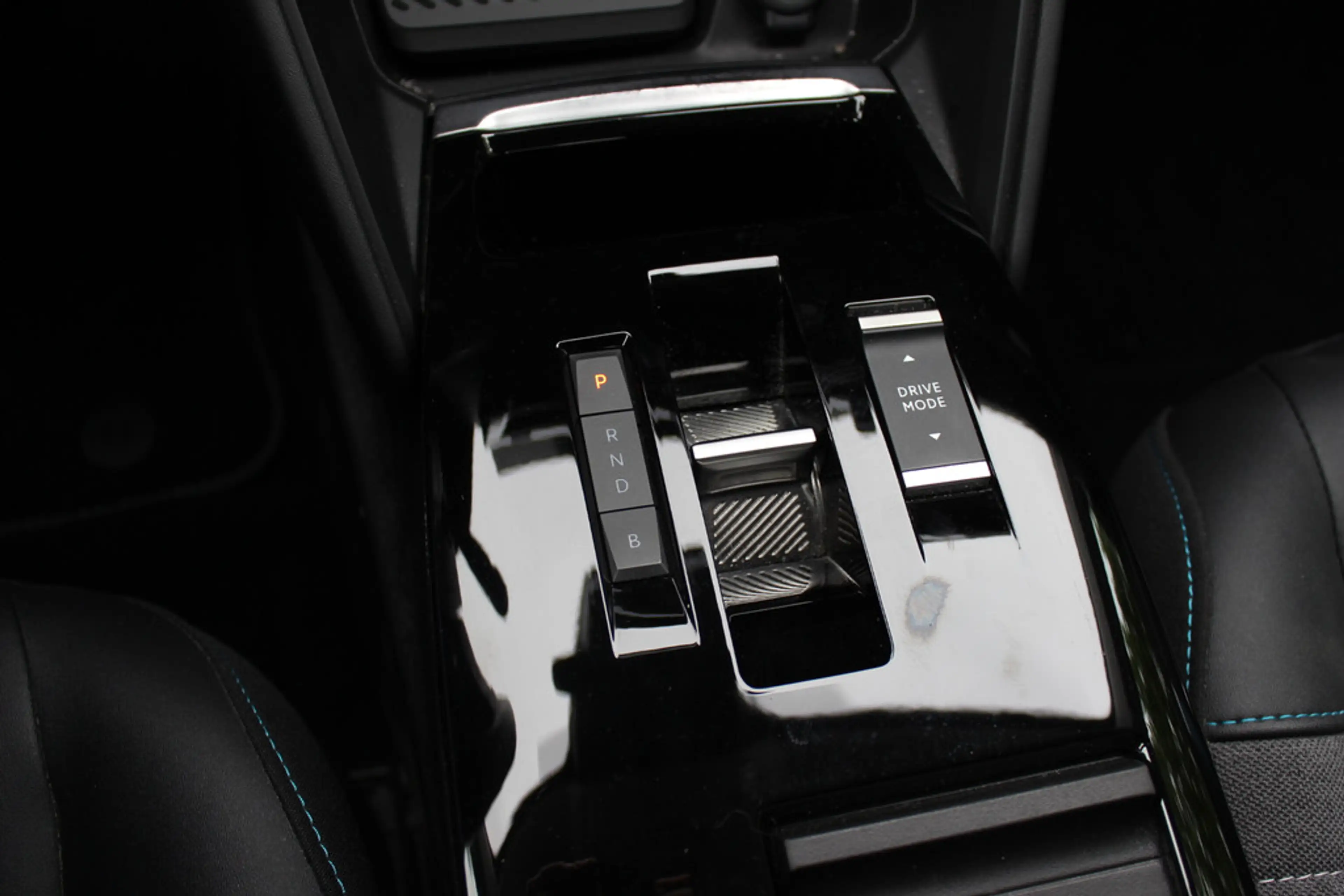Citroen E-C4 Electric Feel 50 kWh / Camera / Head-up / Keyless / CarPlay — photo 30