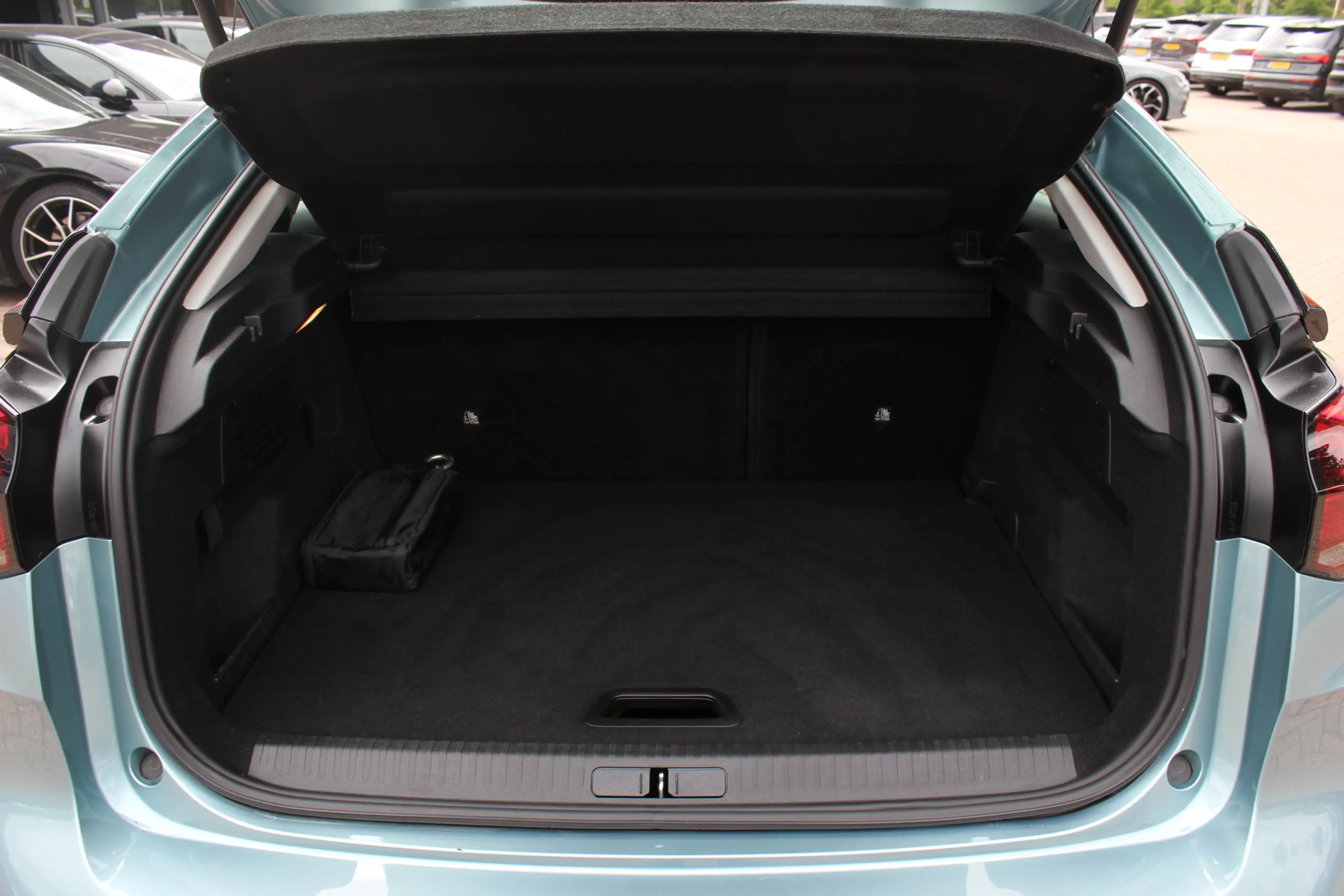 Citroen E-C4 Electric Feel 50 kWh / Camera / Head-up / Keyless / CarPlay — photo 17
