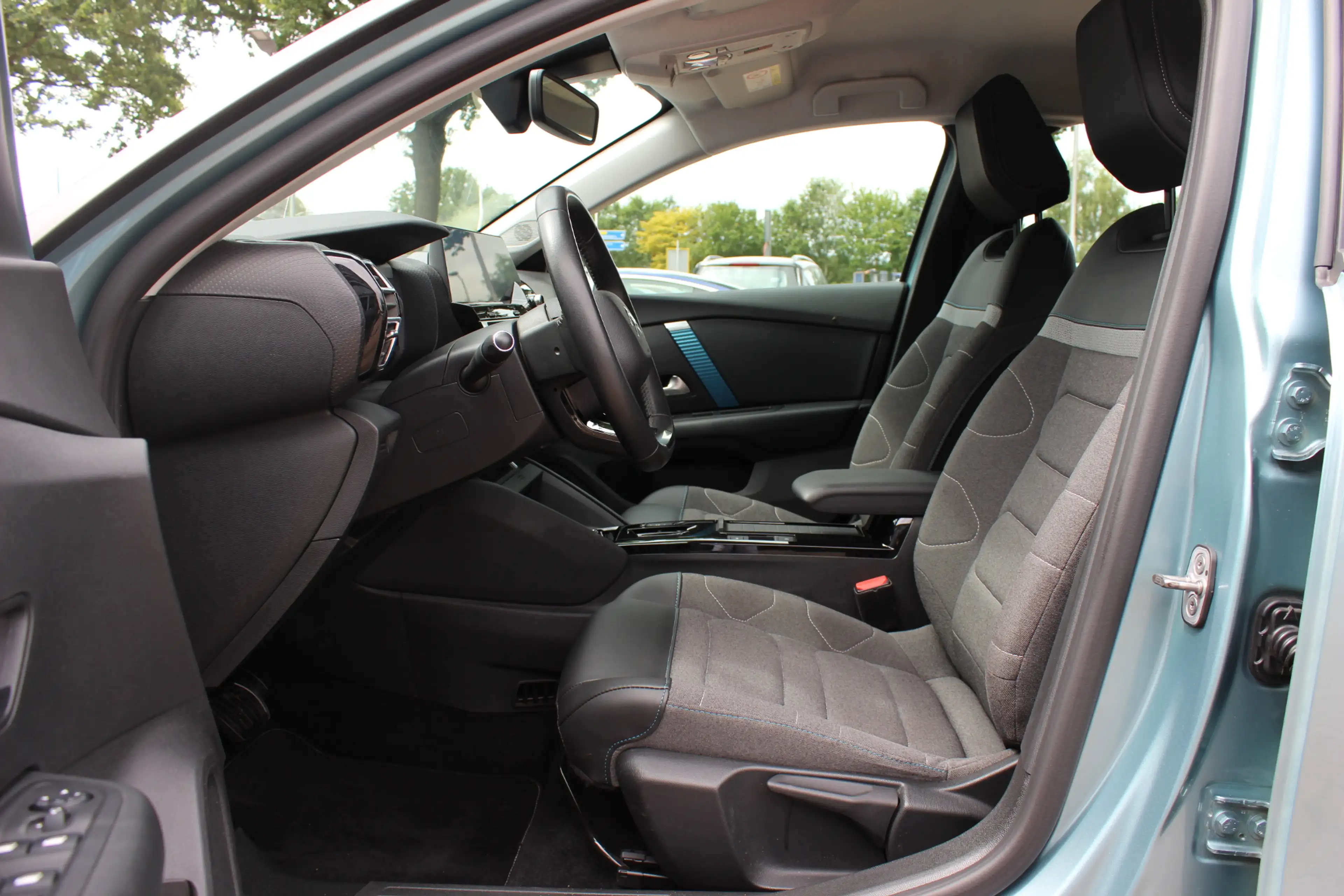 Citroen E-C4 Electric Feel 50 kWh / Camera / Head-up / Keyless / CarPlay — photo 11