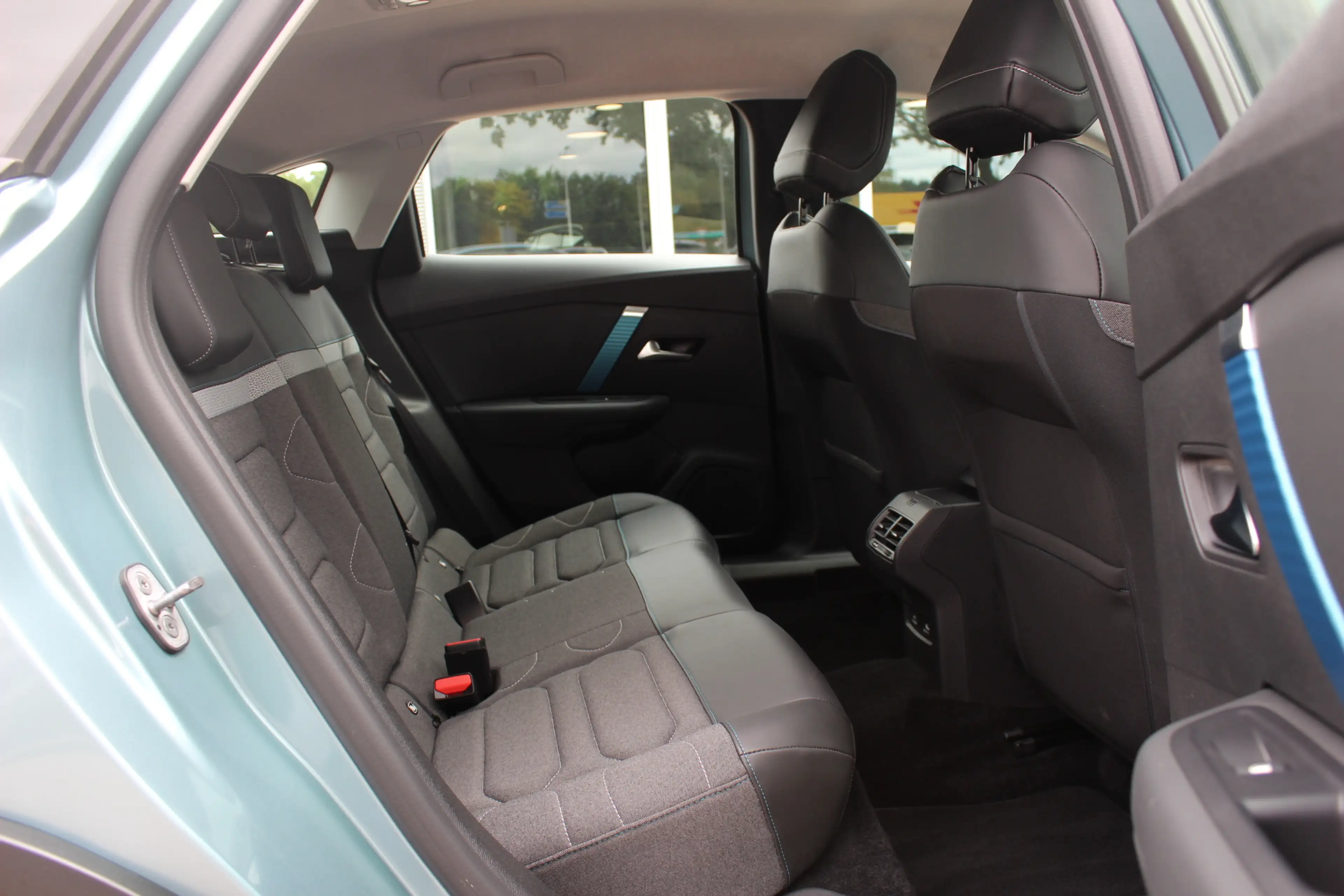 Citroen E-C4 Electric Feel 50 kWh / Camera / Head-up / Keyless / CarPlay — photo 13