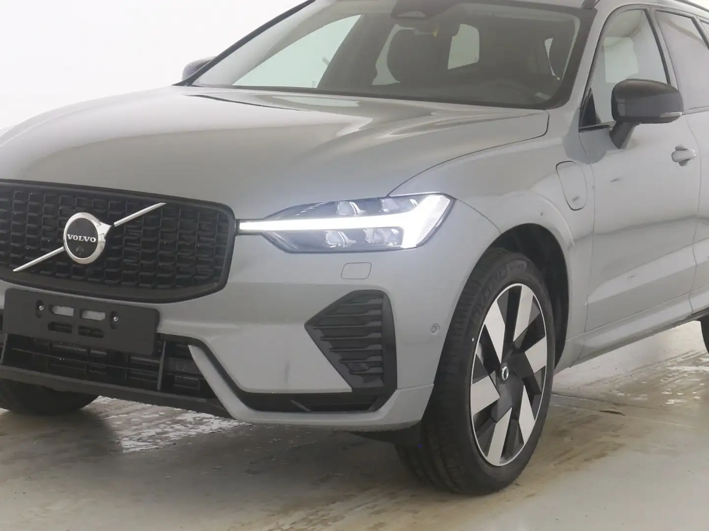 Volvo XC60 T8 Ultimate Dark Recharge Plug-In Hybrid AWD ACC Grigio - 2