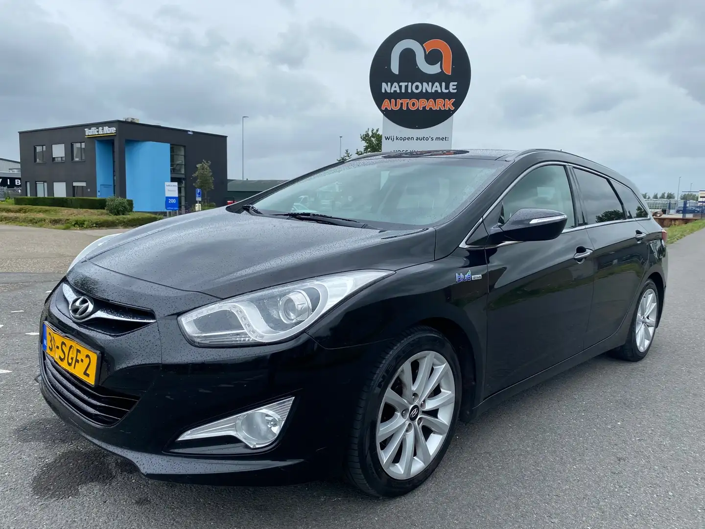 Hyundai i40 Wagon 2011 * 1.7 CRDi * PANO * CRUISE CONTROL * AI Zwart - 1