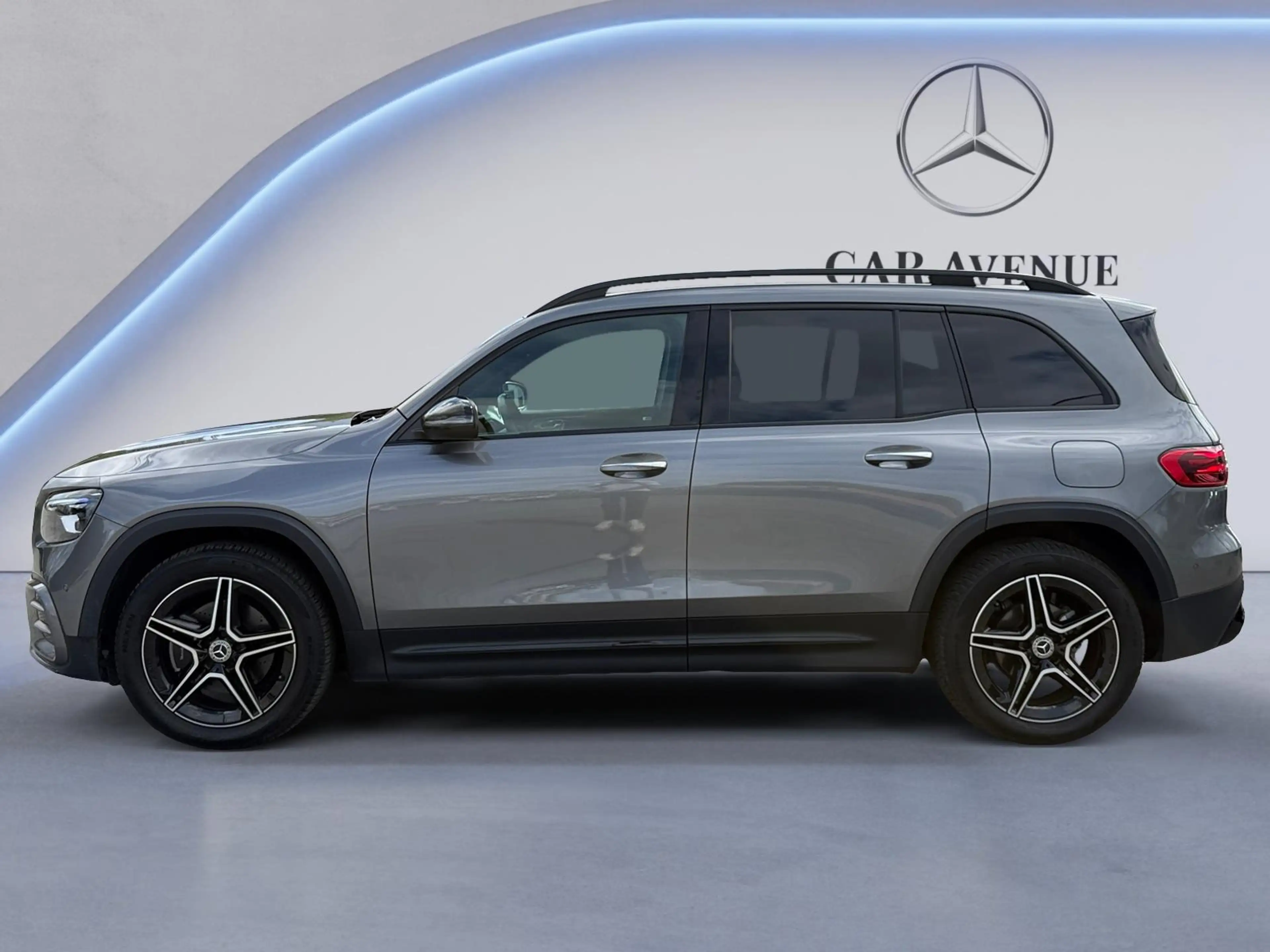 Mercedes-Benz GLB 200 AMG Line — photo 2