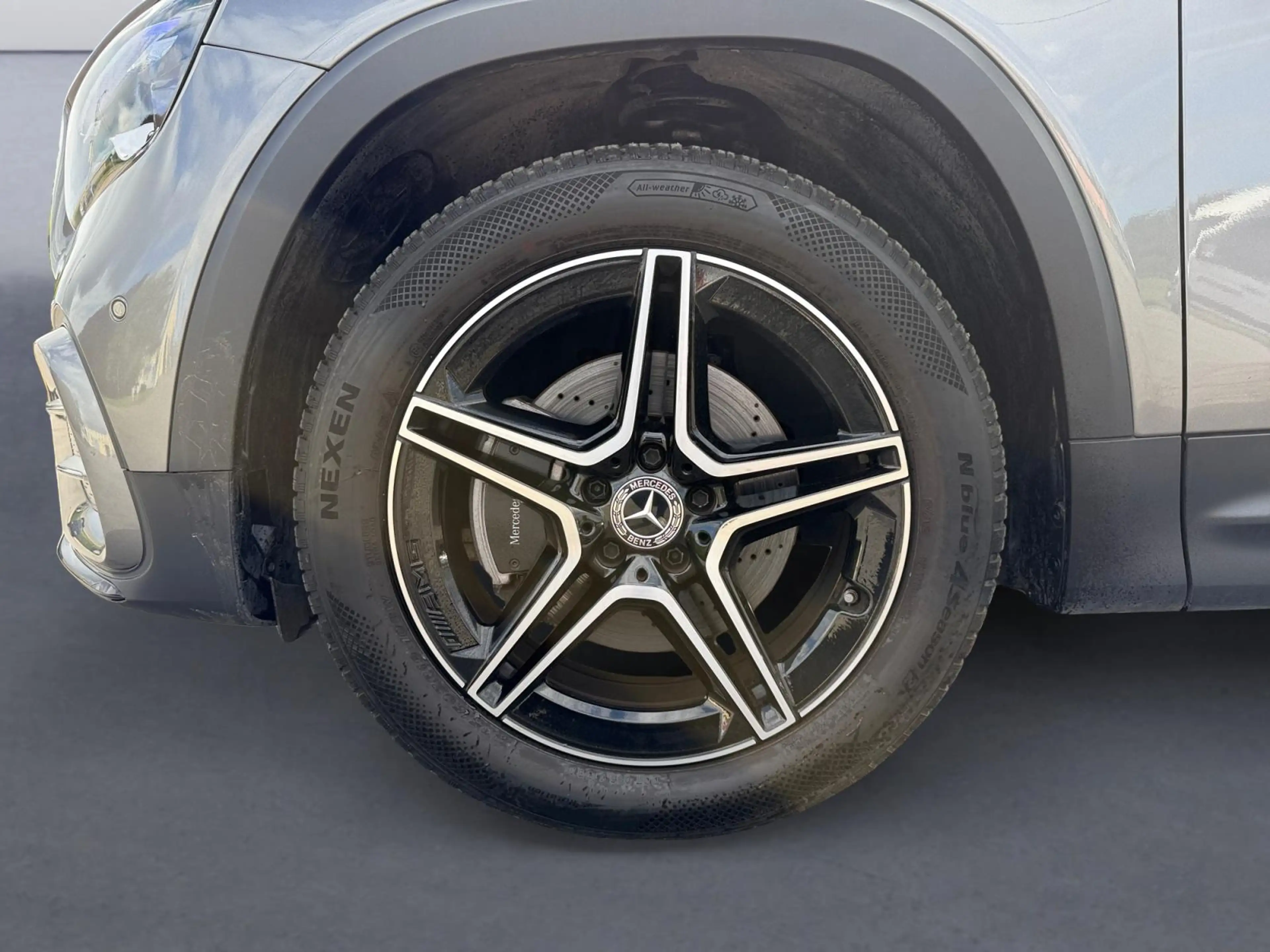 Mercedes-Benz GLB 200 AMG Line — photo 4
