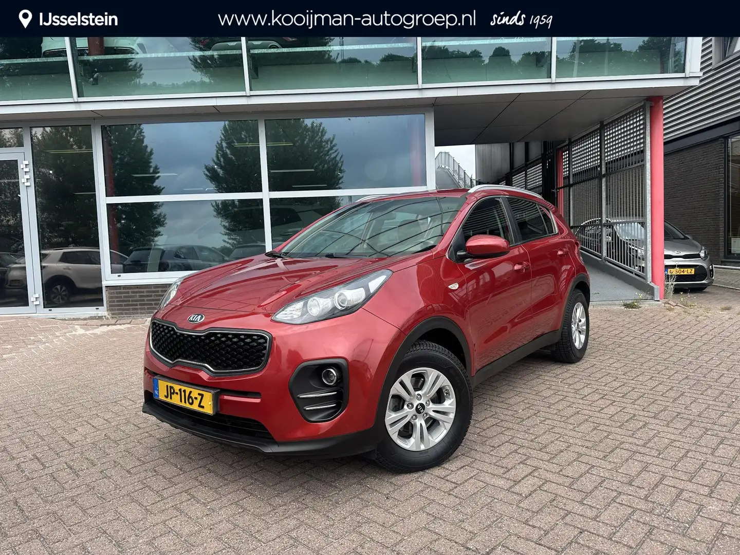 Kia Sportage 1.6 GDI ComfortLine Navigator Trekhaak, Navi, Came Rood - 1