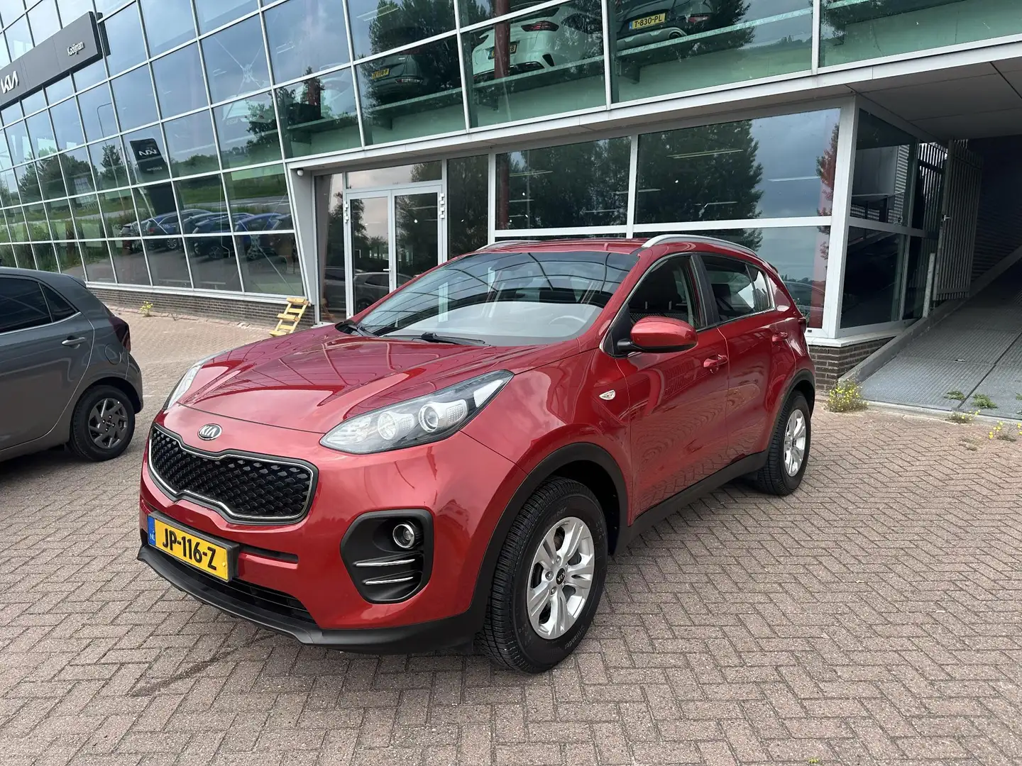 Kia Sportage 1.6 GDI ComfortLine Navigator Trekhaak, Navi, Came Rood - 2