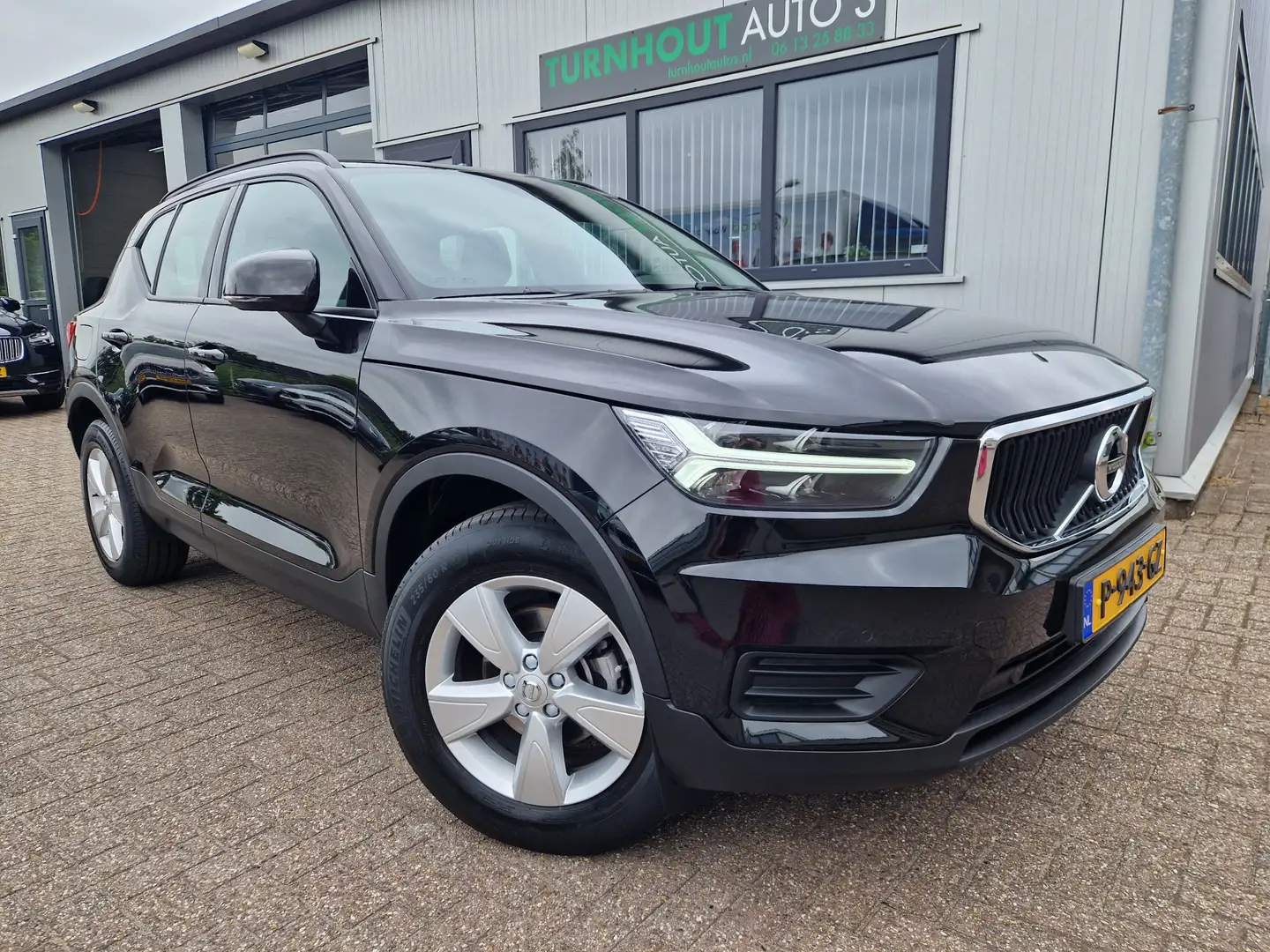 Volvo XC40 1.5 T2 Momentum Camera | Climate Pack | Navi tech Zwart - 1
