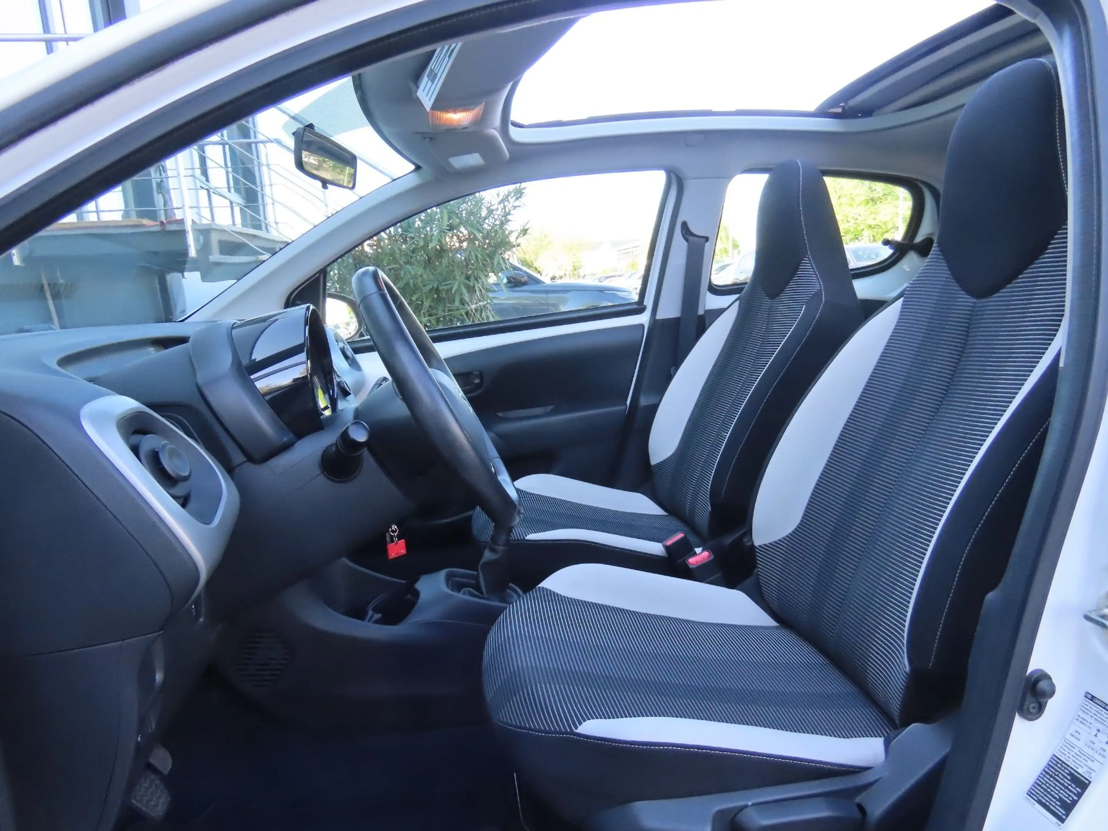 Peugeot 108 VTi 68 Faltdach Klimaanlage Allwetter — photo 15