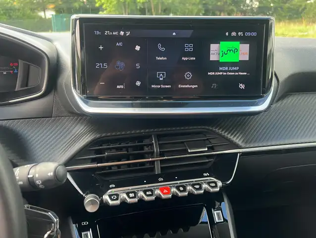 Peugeot 208 view 9