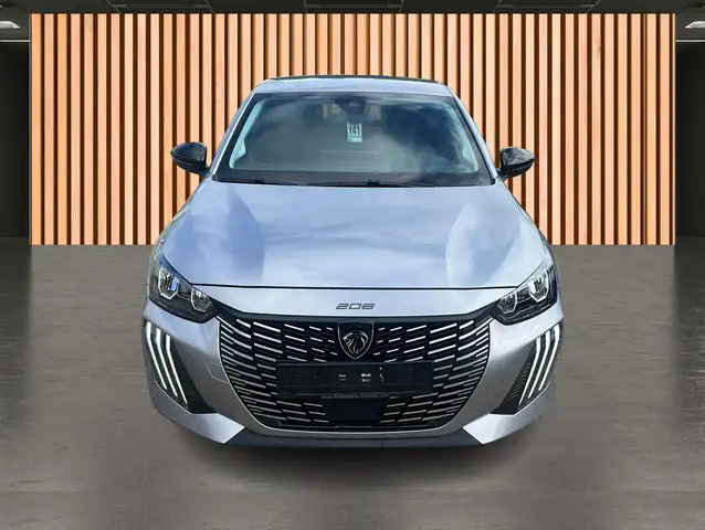 Peugeot 208 view 4