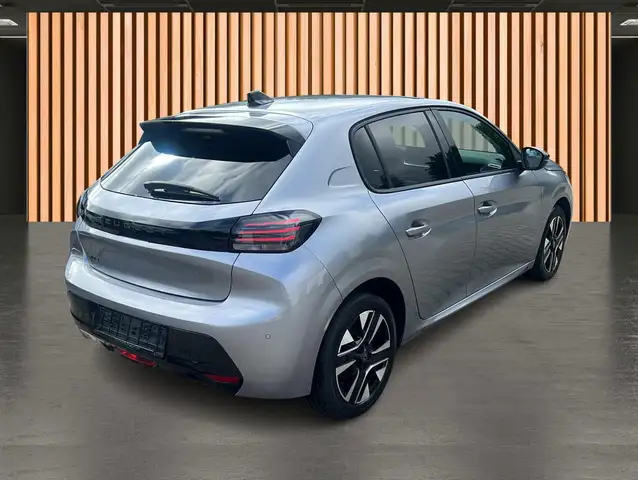 Peugeot 208 view 6