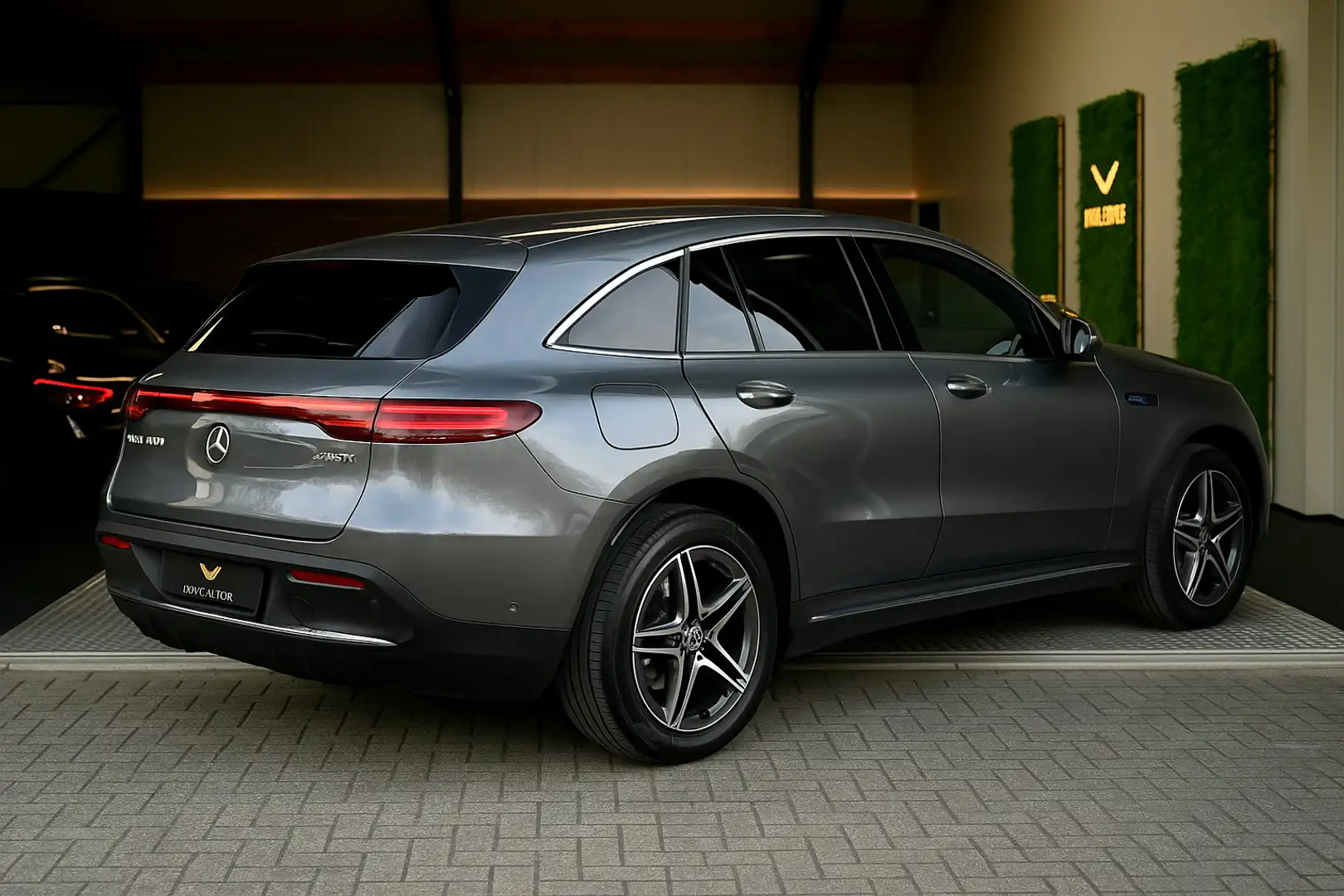 Mercedes-Benz EQC 400 4MATIC Premium Plus 80 kWh AMG - Memory - Distroni Gri - 2