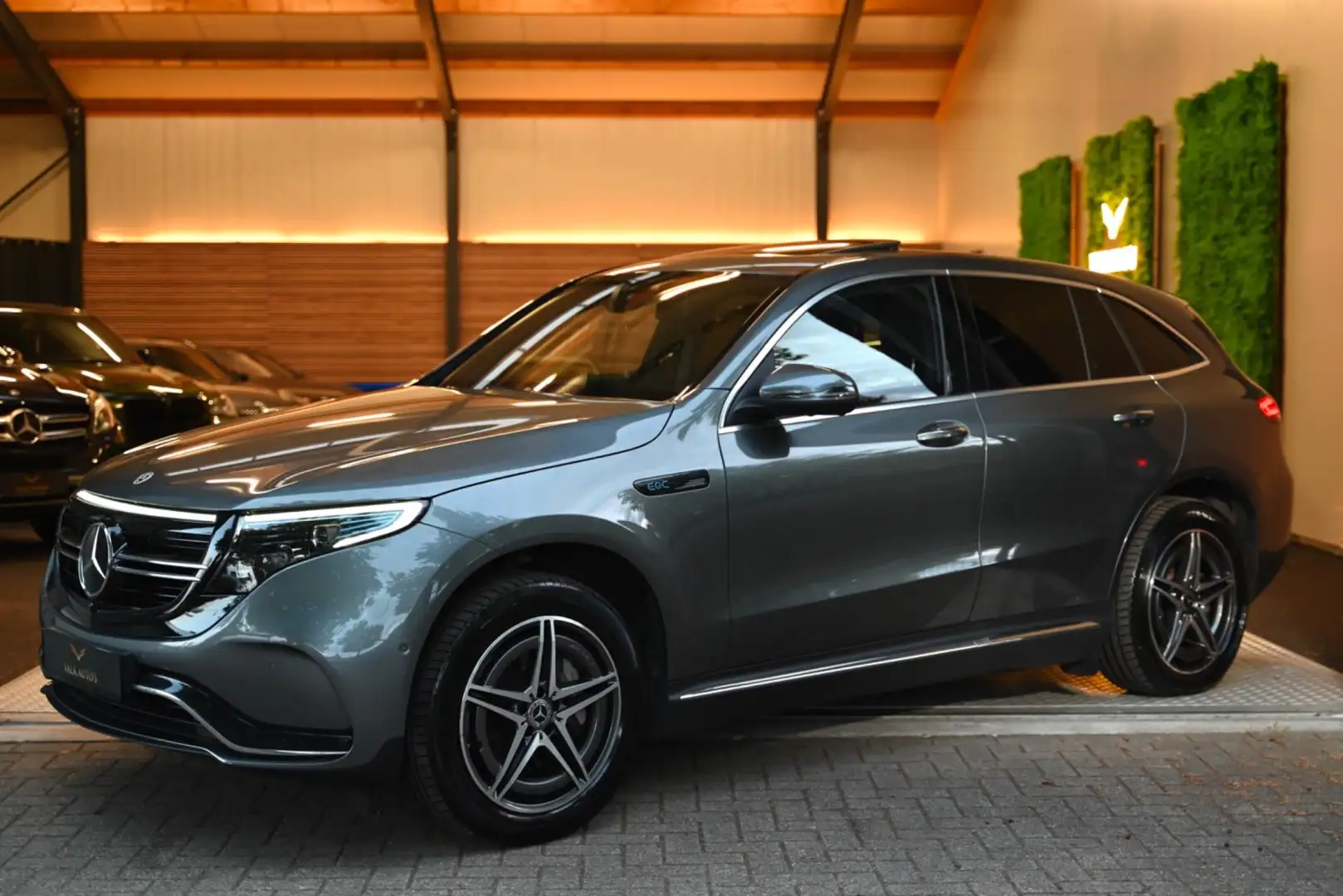 Mercedes-Benz EQC 400 4MATIC Premium Plus 80 kWh AMG - Memory - Distroni Grijs - 1