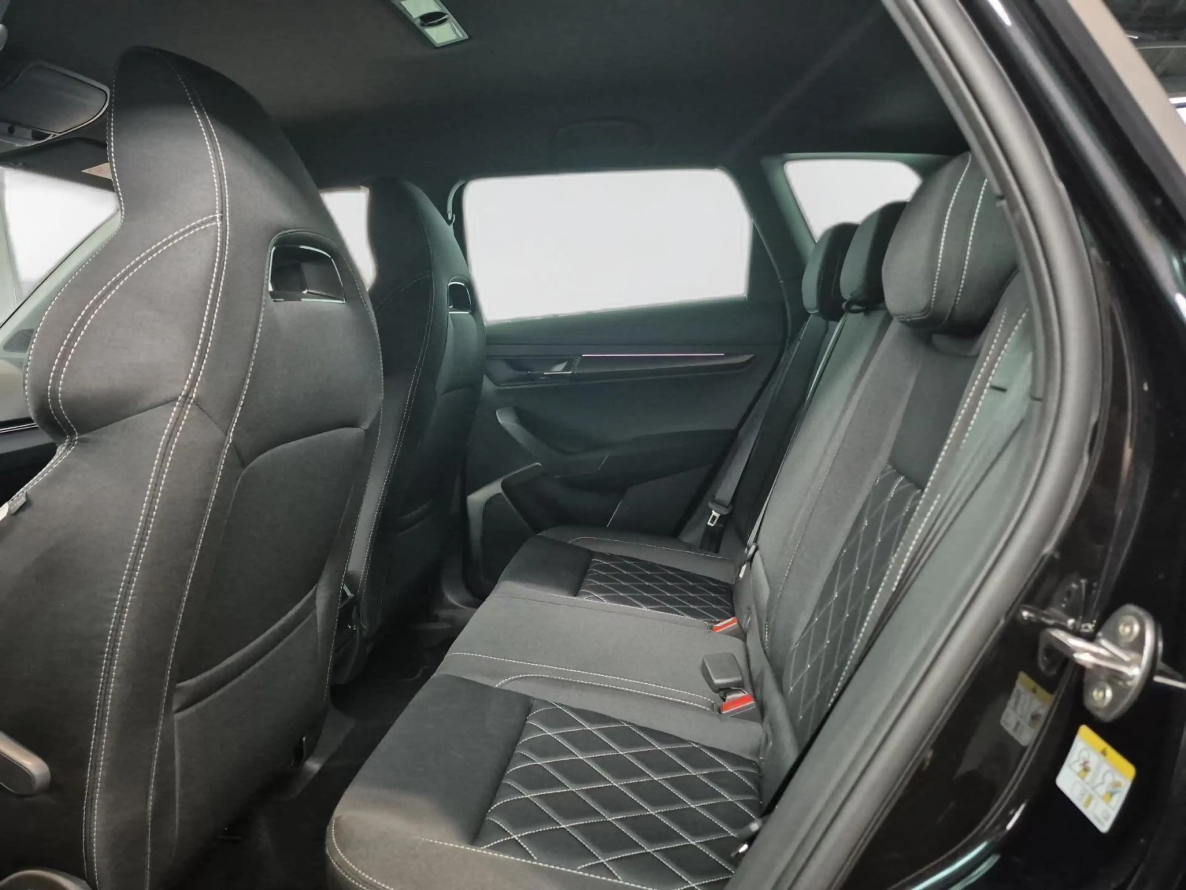Skoda Karoq Sportline 1,5 TSI 110 kW DSG | Schwarz-Mag — photo 12