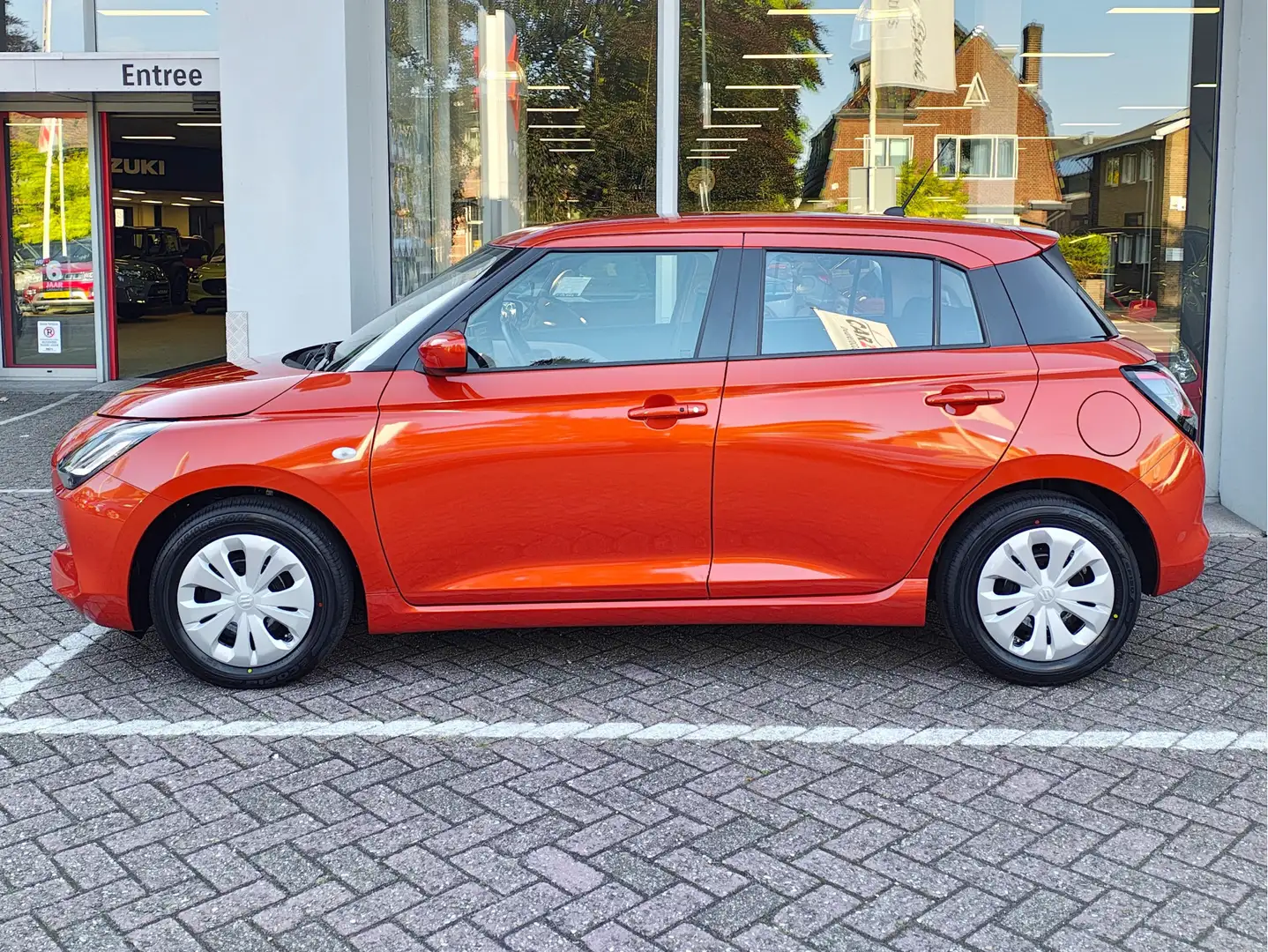 Suzuki Swift 1.2 COMFORT SMART HYBRID DIRECT BESCHIKBAAR!| Tot Oranje - 2
