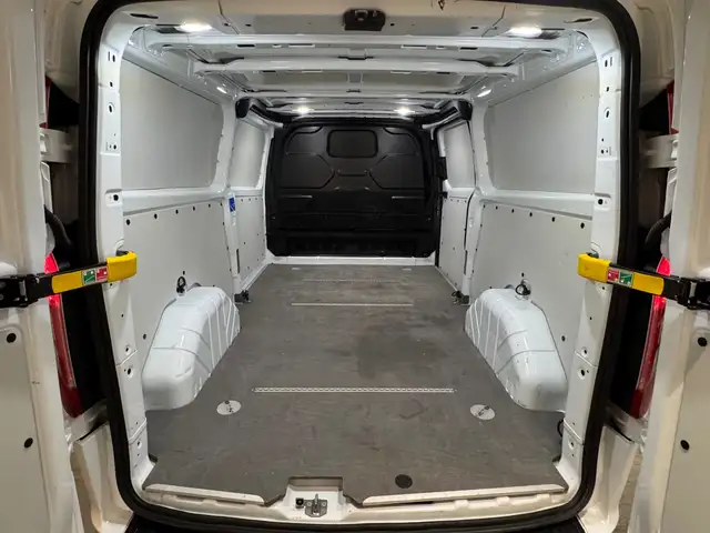 Ford Transit Custom view 15