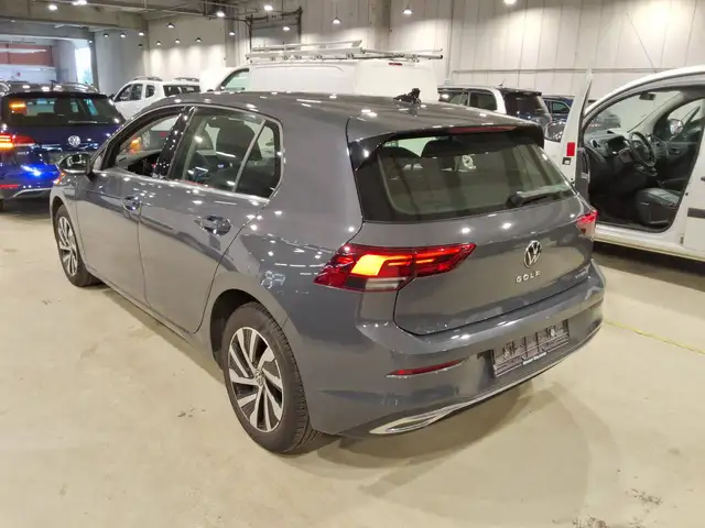 Volkswagen Golf view 3