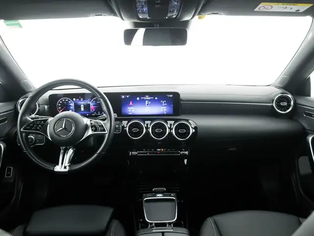 Mercedes-Benz Cla view 9