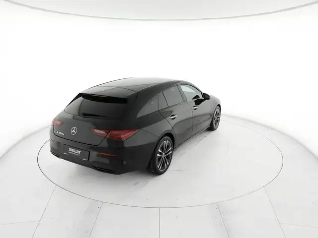 Mercedes-Benz Cla view 3
