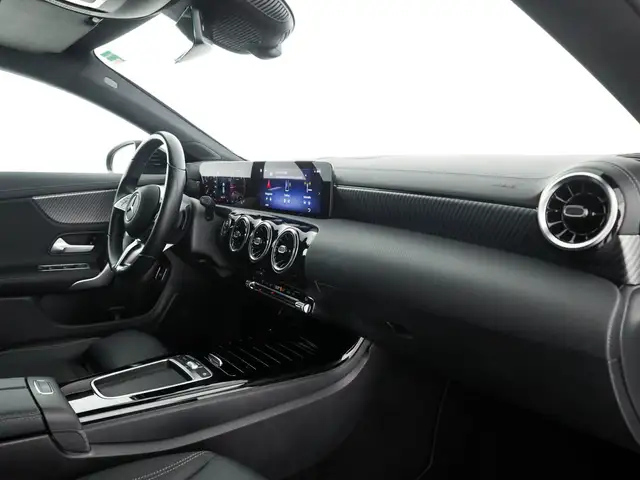 Mercedes-Benz Cla view 10