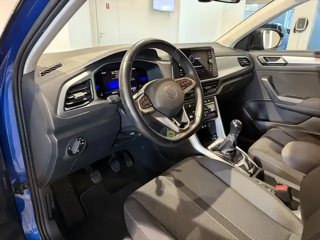 Volkswagen T-Roc view 8