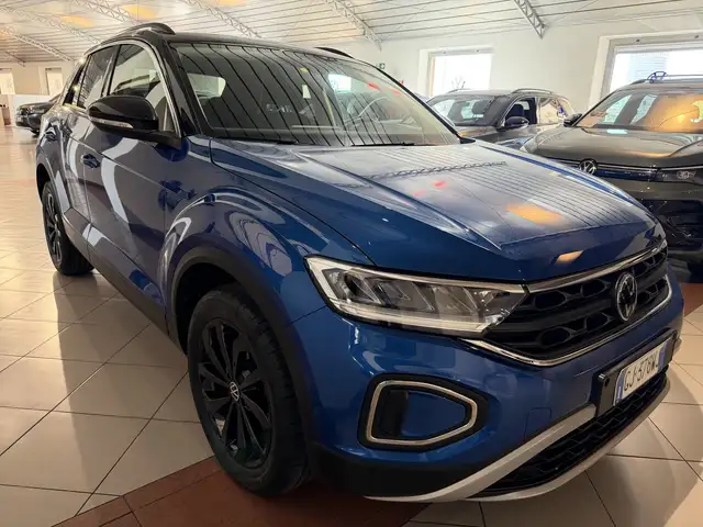 Volkswagen T-Roc view 6