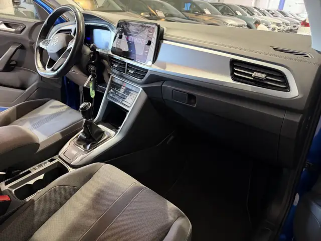 Volkswagen T-Roc view 10