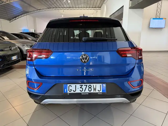 Volkswagen T-Roc view 4
