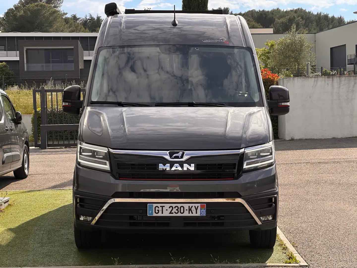 MAN TGE 3180 BVA8 177CH INDIVIDUAL S AMENAGE TVA Gris - 2