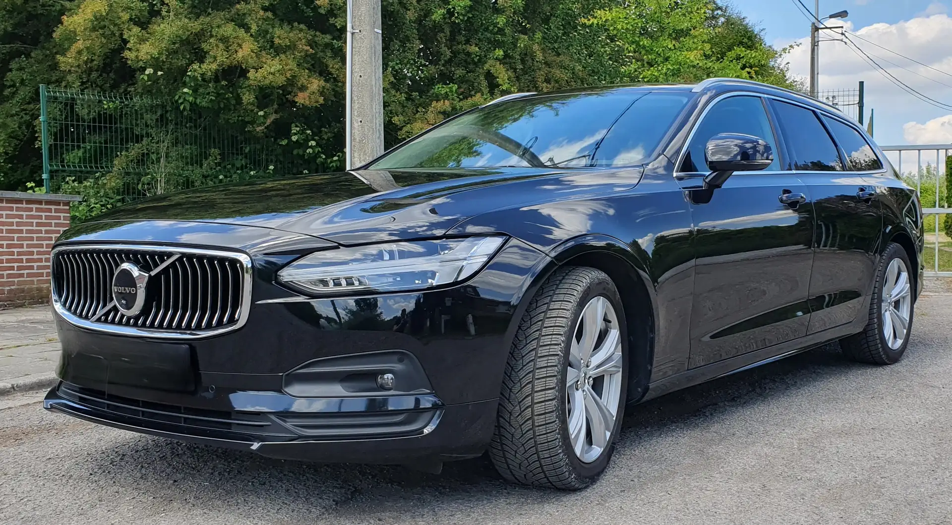 Volvo V90 2.0 D3 MOMENTUM PRO FULL Boîte auto GEARTRONIC Noir - 2