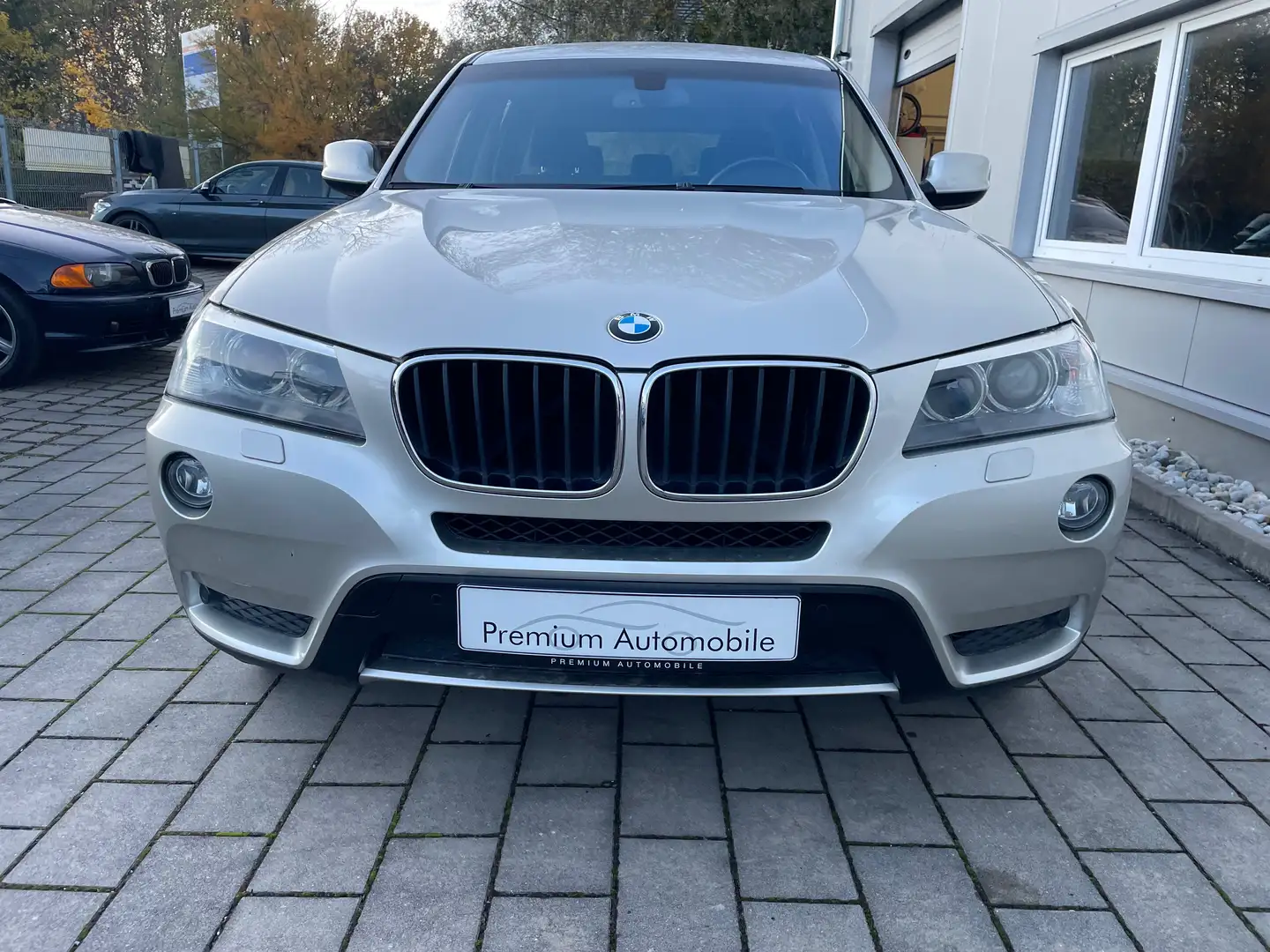 BMW X3 xDrive 20 d Automatik AHK Grau - 2