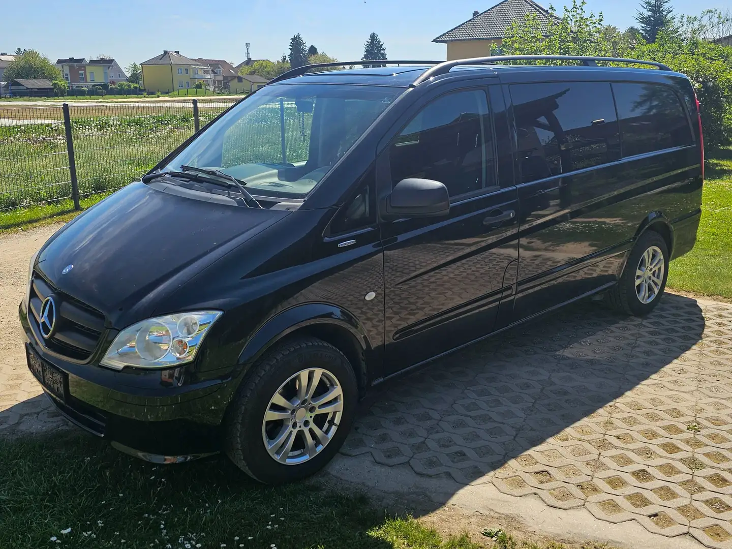 Mercedes-Benz Vito 113 CDI BlueEfficiency Crew lang Aut. Černá - 1