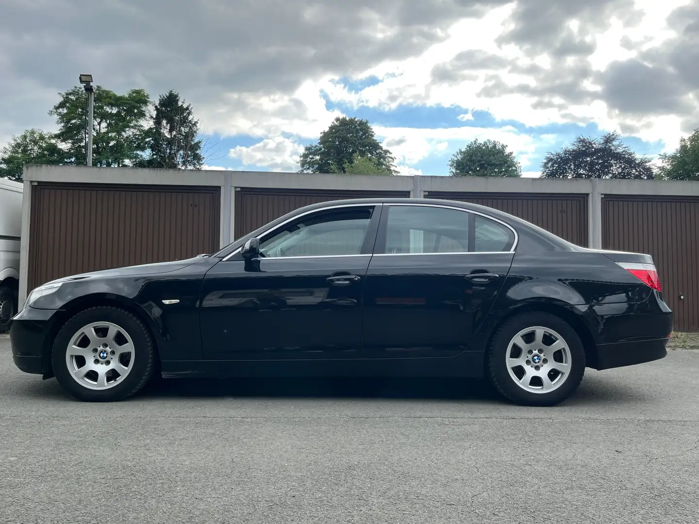 BMW 525 525i KLIMA SITZH XENON TÜV 2.HAND Schwarz - 2