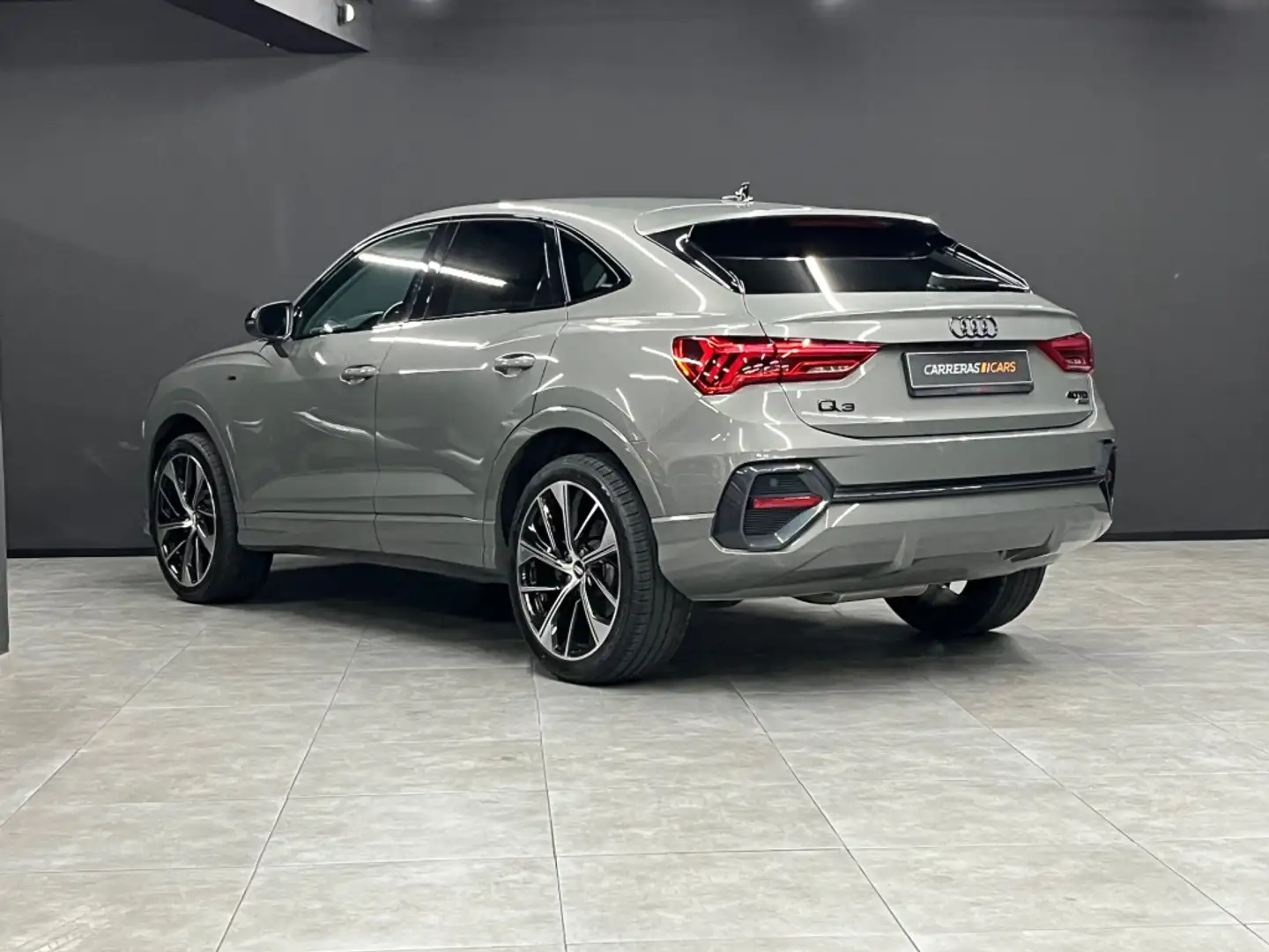 Audi Q3 Sportback 40 TDI Black line quattro S tronic 147kW Gris - 2