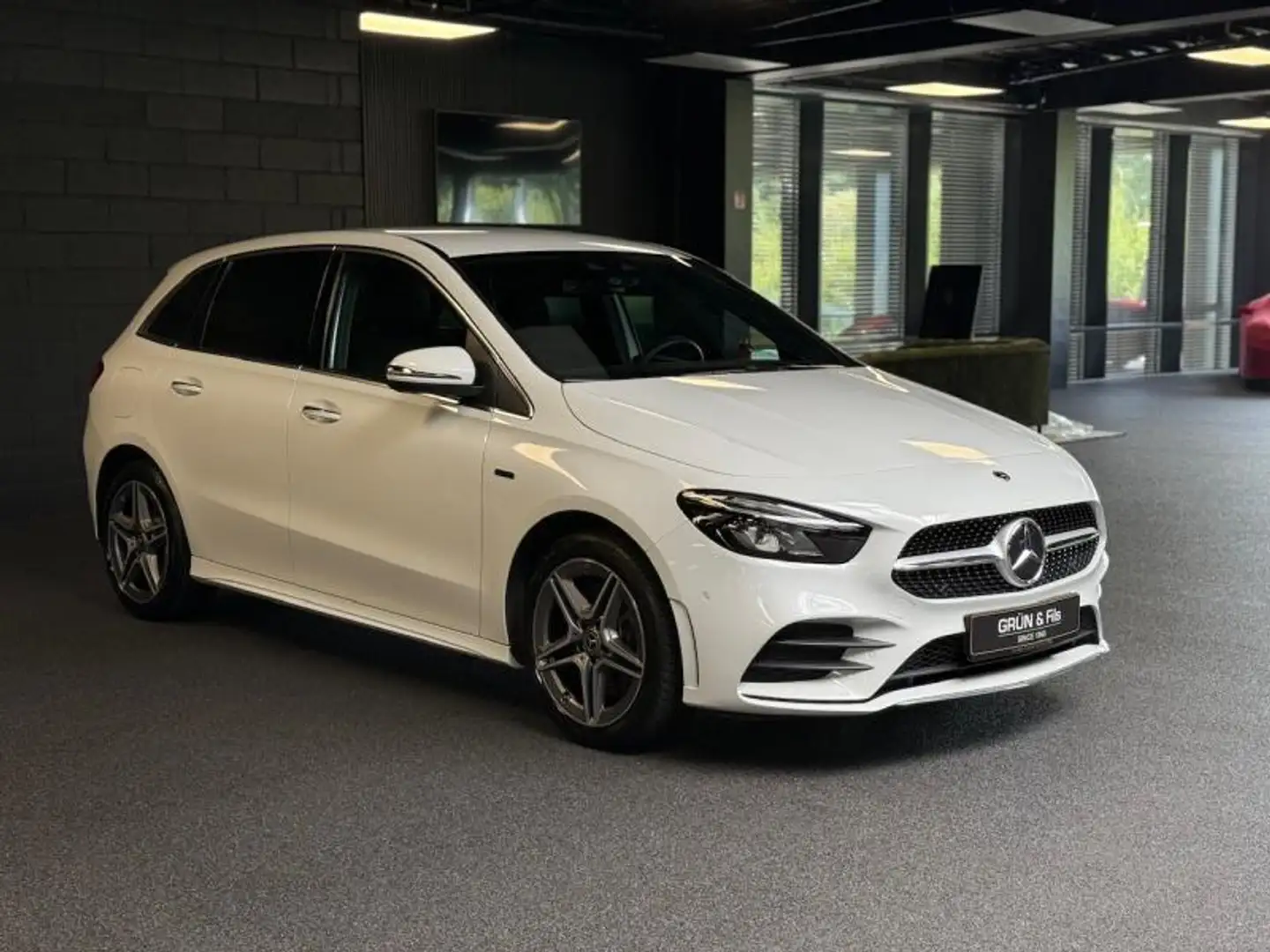 Mercedes-Benz B 250 e AMG Blanc - 1