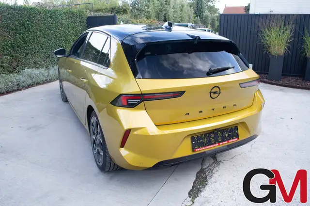 Opel Astra view 2