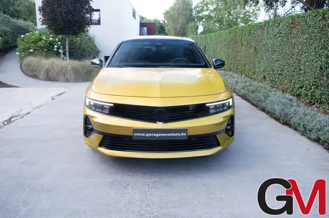 Opel Astra view 3
