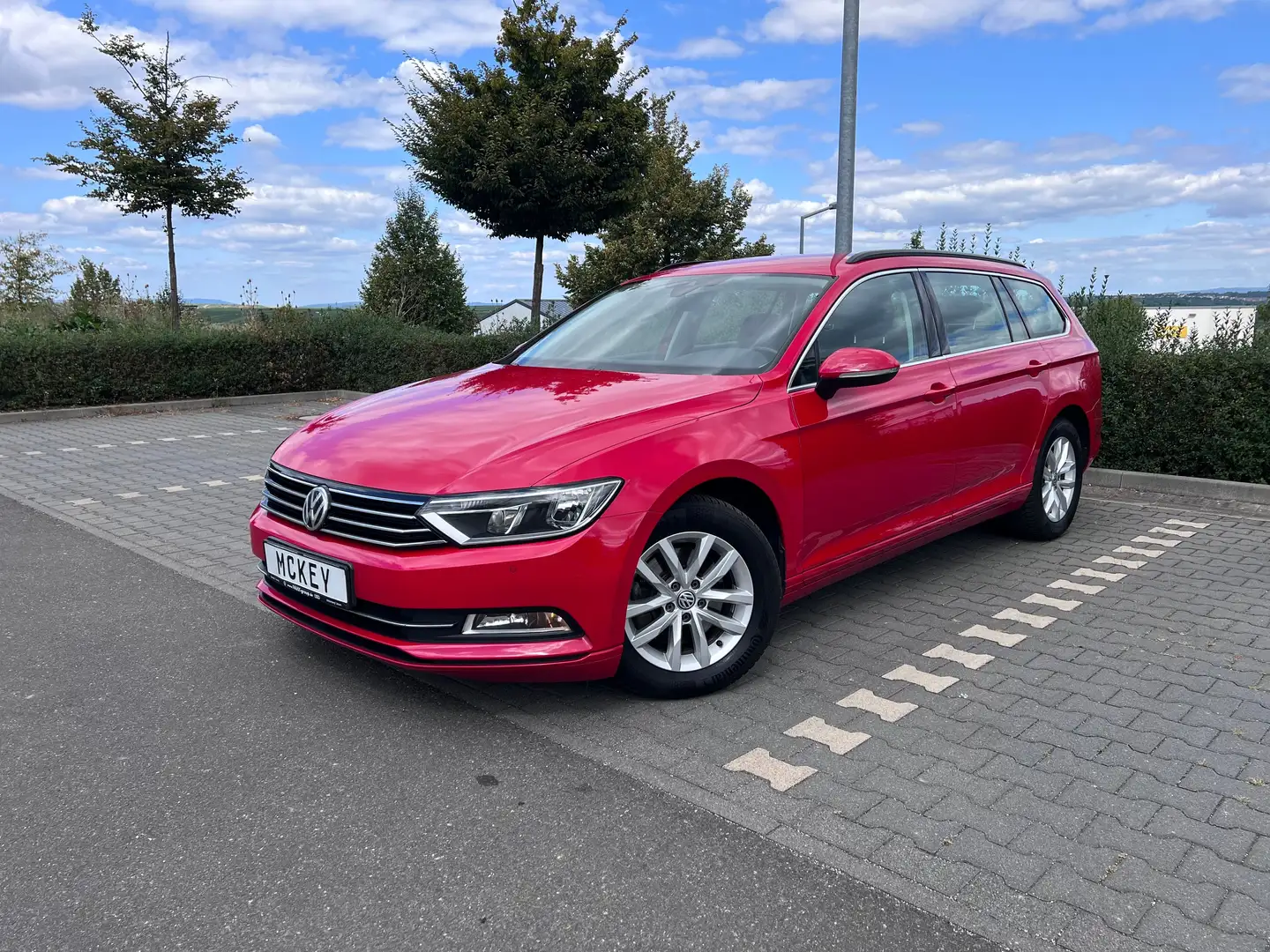 Volkswagen Passat Variant Comfortline ACC Massagesitzt Rojo - 1